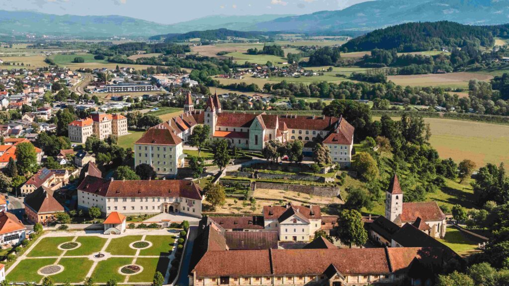 Außenansicht Stift St. Paul - Luftaufnahmen, Kärnten Österreich